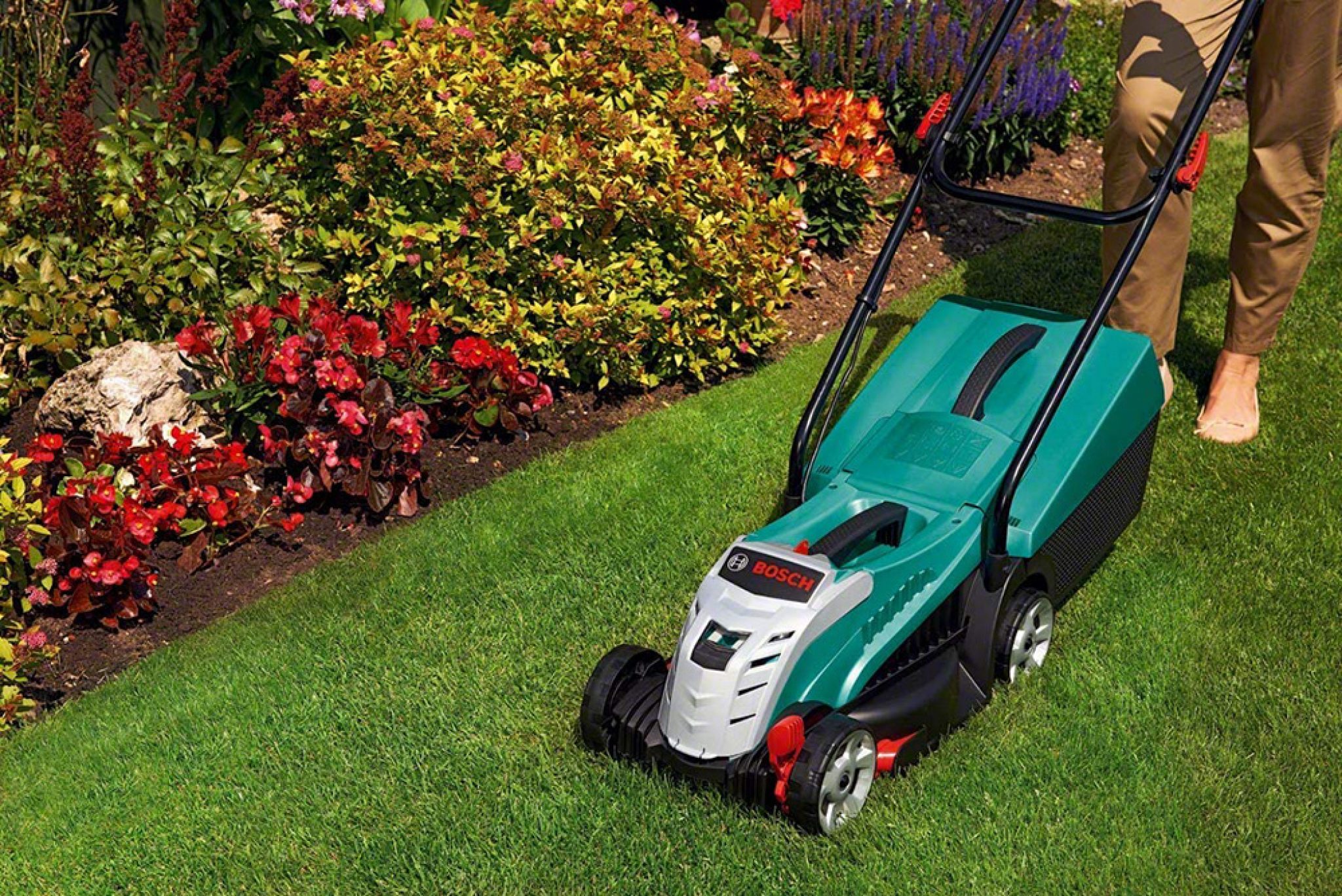 Bosch Rotak 32 Li : TEST & AVIS - Tondeuse à Gazon électrique Sans Fil