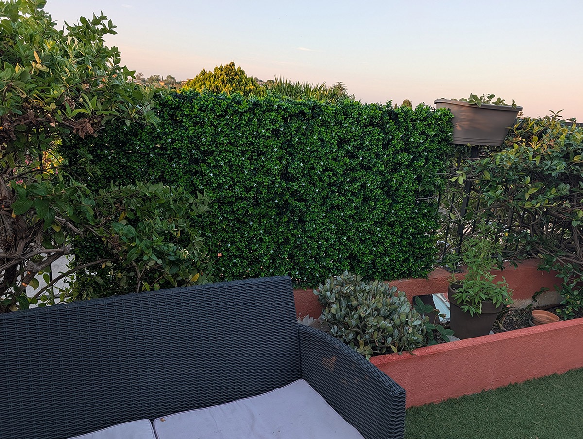 résultat haie articielle posée sur ma terrasse